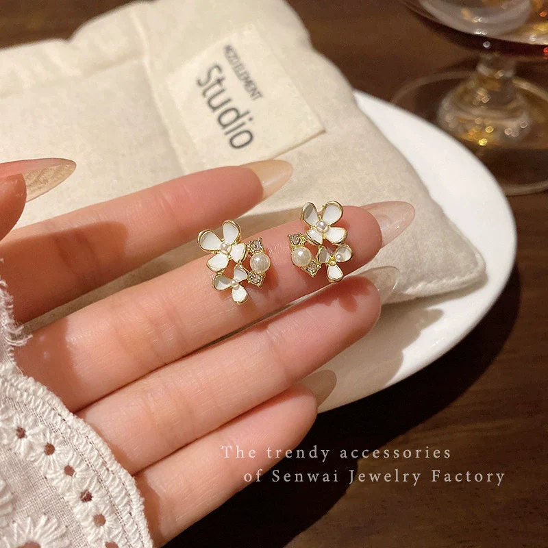 Women's Alloy Flower Electroplated Earrings With Pearl And Diamond Accents - Image 2