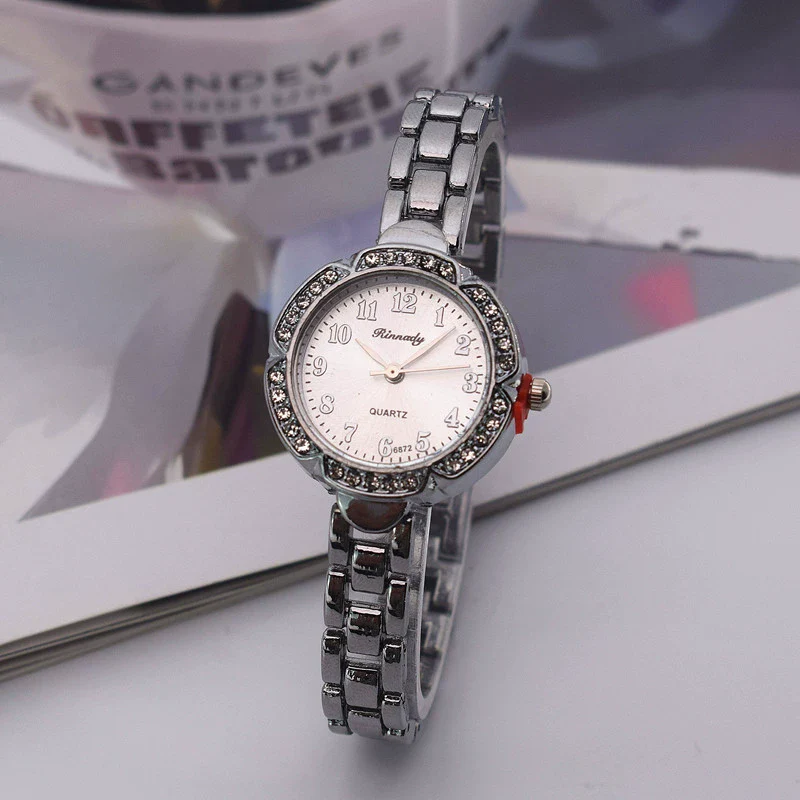 Women's Alloy Flowershaped Leisure Full Diamond Fashion Watch - Image 3