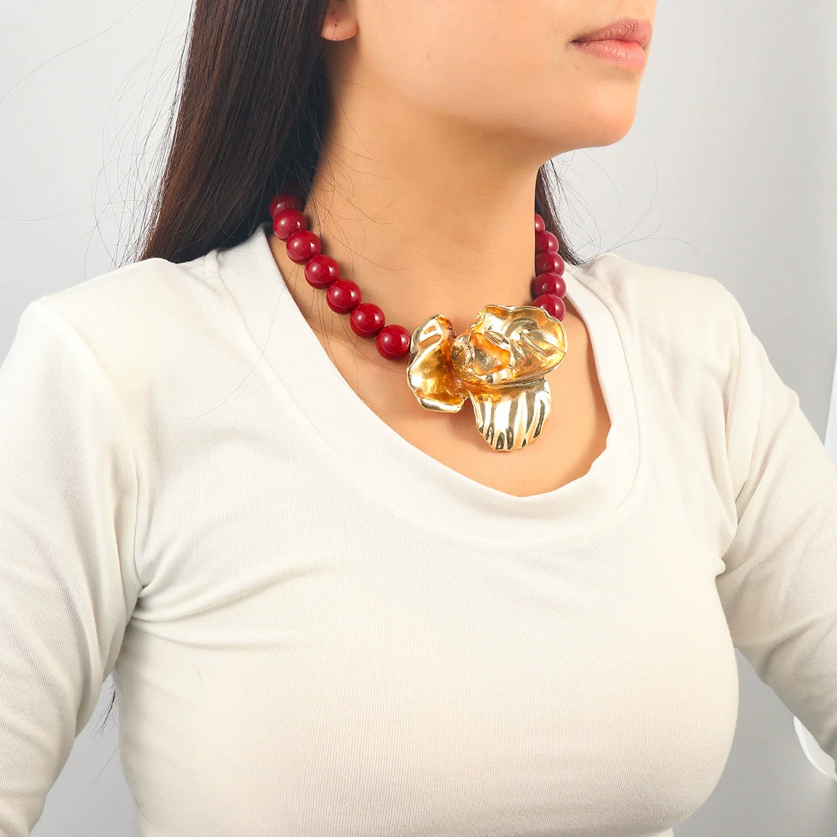Women's Alloy Geometric Flower Pendant Snake Bone Chain Necklace With Electroplating