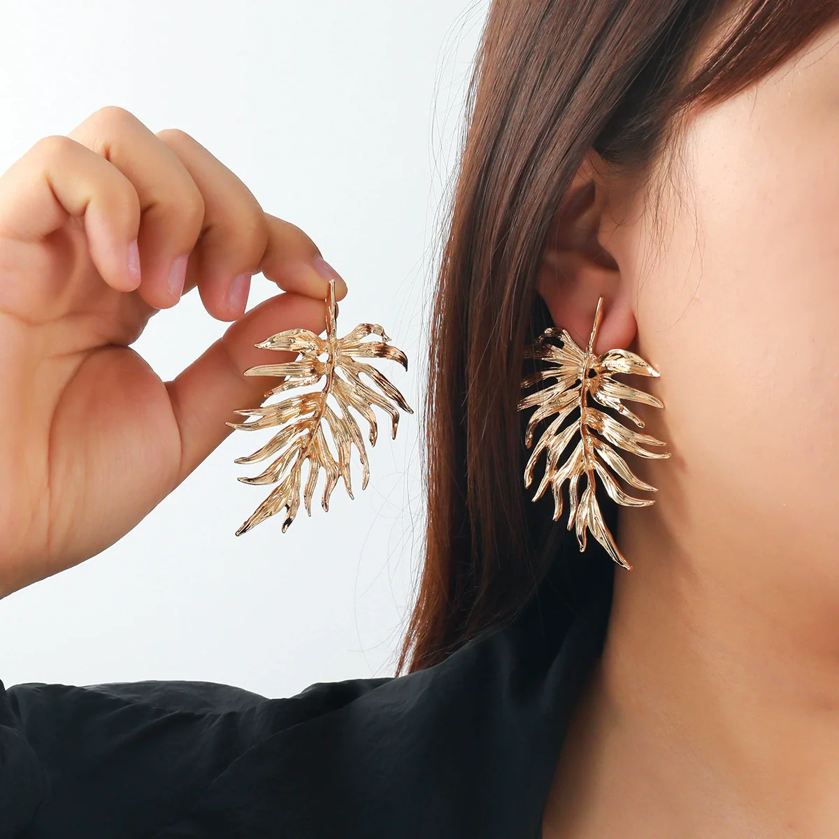 Women's Alloy Geometric Leaf Light Luxury Style Electroplating Earrings