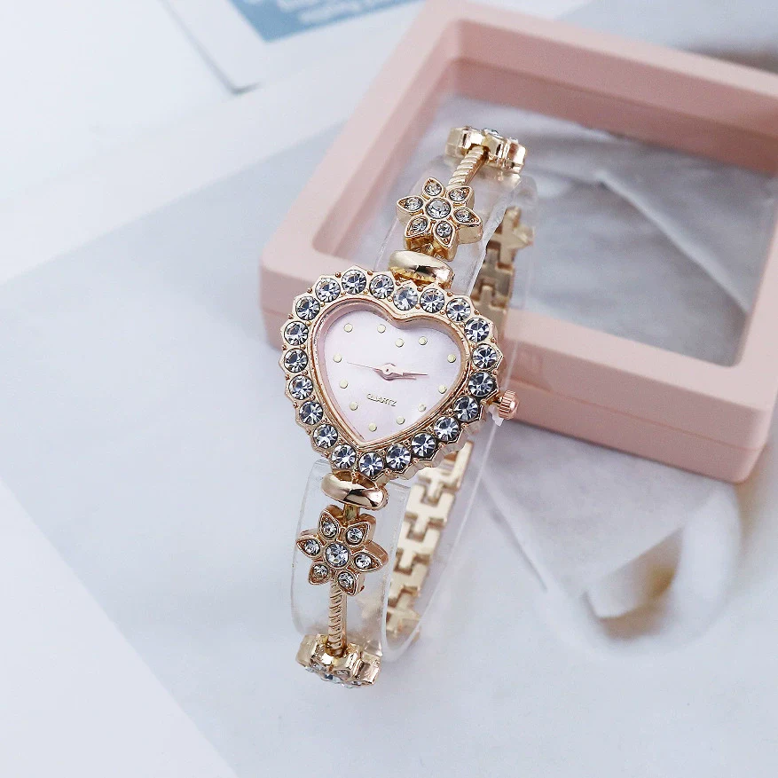 Women's Alloy Heart Shape Fashionable Diamondencrusted Bracelet Watch - Image 3