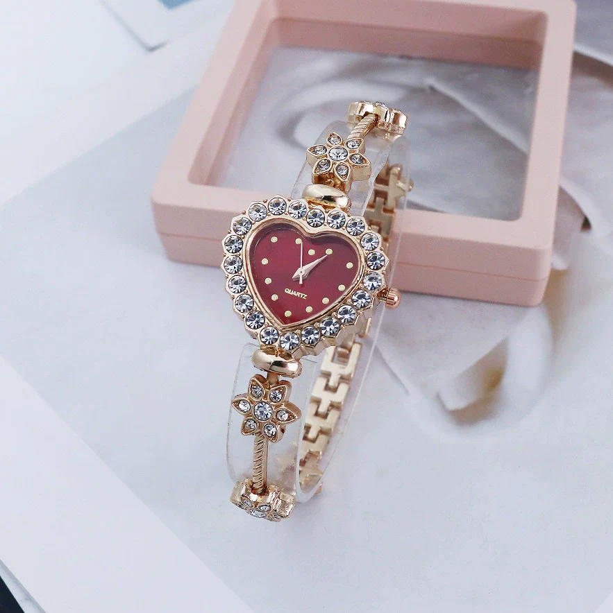 Women's Alloy Heart Shape Fashionable Diamondencrusted Bracelet Watch - Image 4
