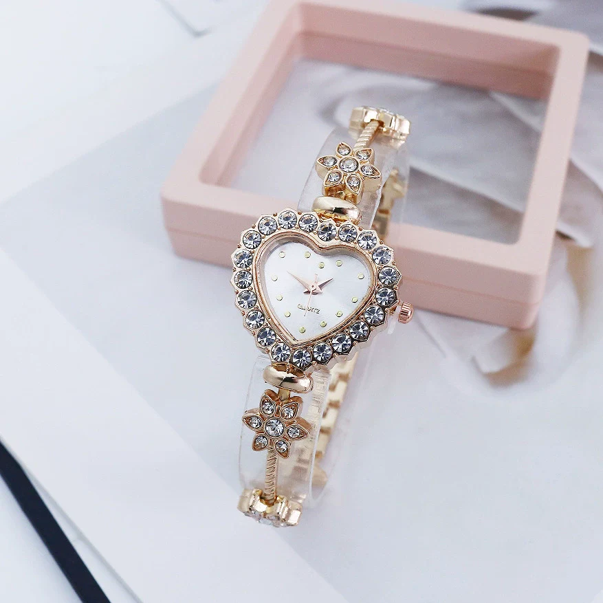 Women's Alloy Heart Shape Fashionable Diamondencrusted Bracelet Watch - Image 6