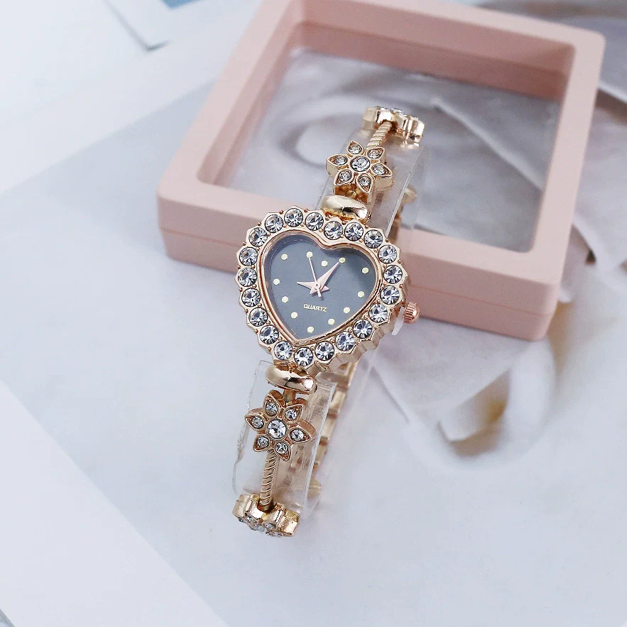 Women's Alloy Heart Shape Fashionable Diamondencrusted Bracelet Watch - Image 7