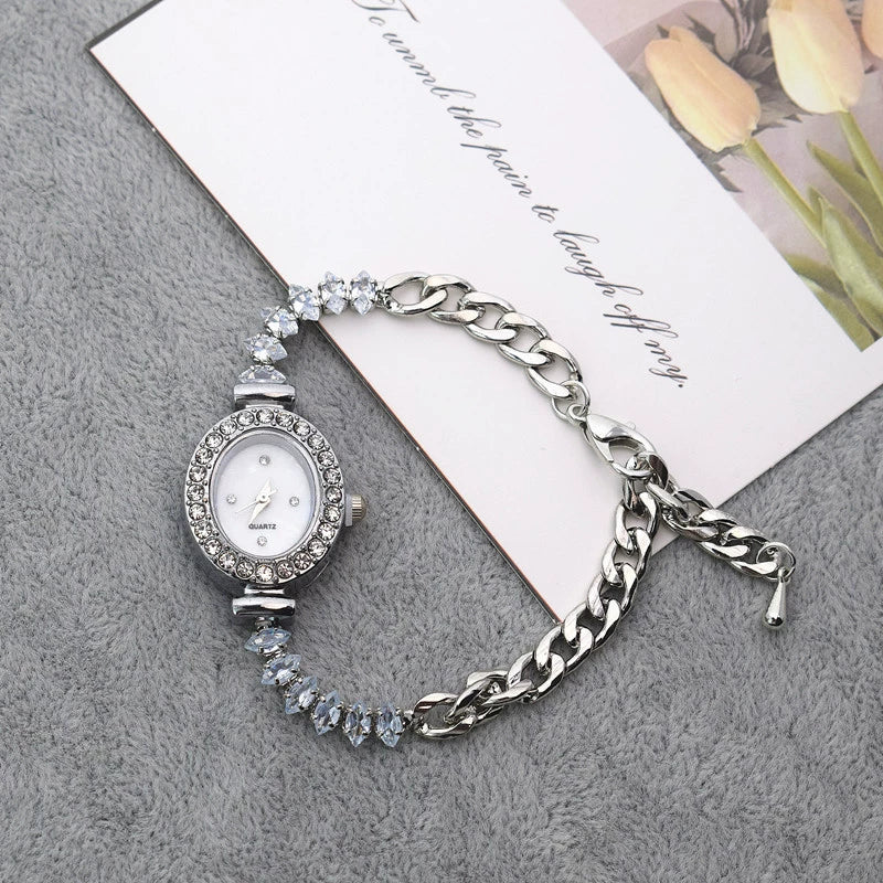 Women's Alloy Heartshaped And Oval Quartz Bracelet Watch Elegant Fashion Leisure Style - Image 3