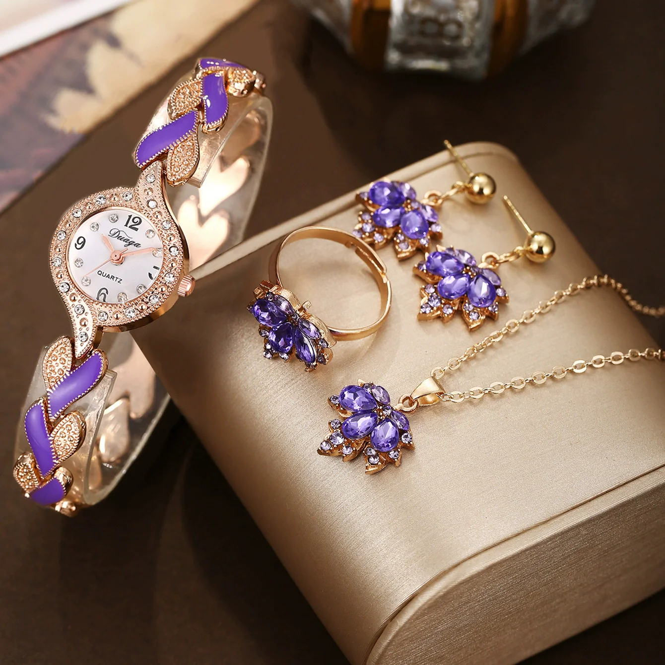 Women's Alloy Leaf Pendant Bracelet Quartz Watch Jewelry Set With Round Dial And Stainless Steel Buckle - Image 3