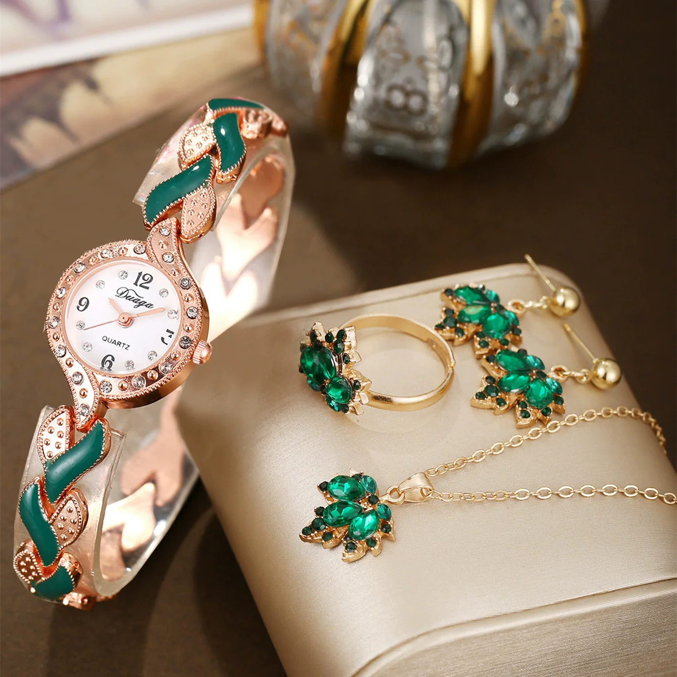 Women's Alloy Leaf Pendant Bracelet Quartz Watch Jewelry Set With Round Dial And Stainless Steel Buckle - Image 4