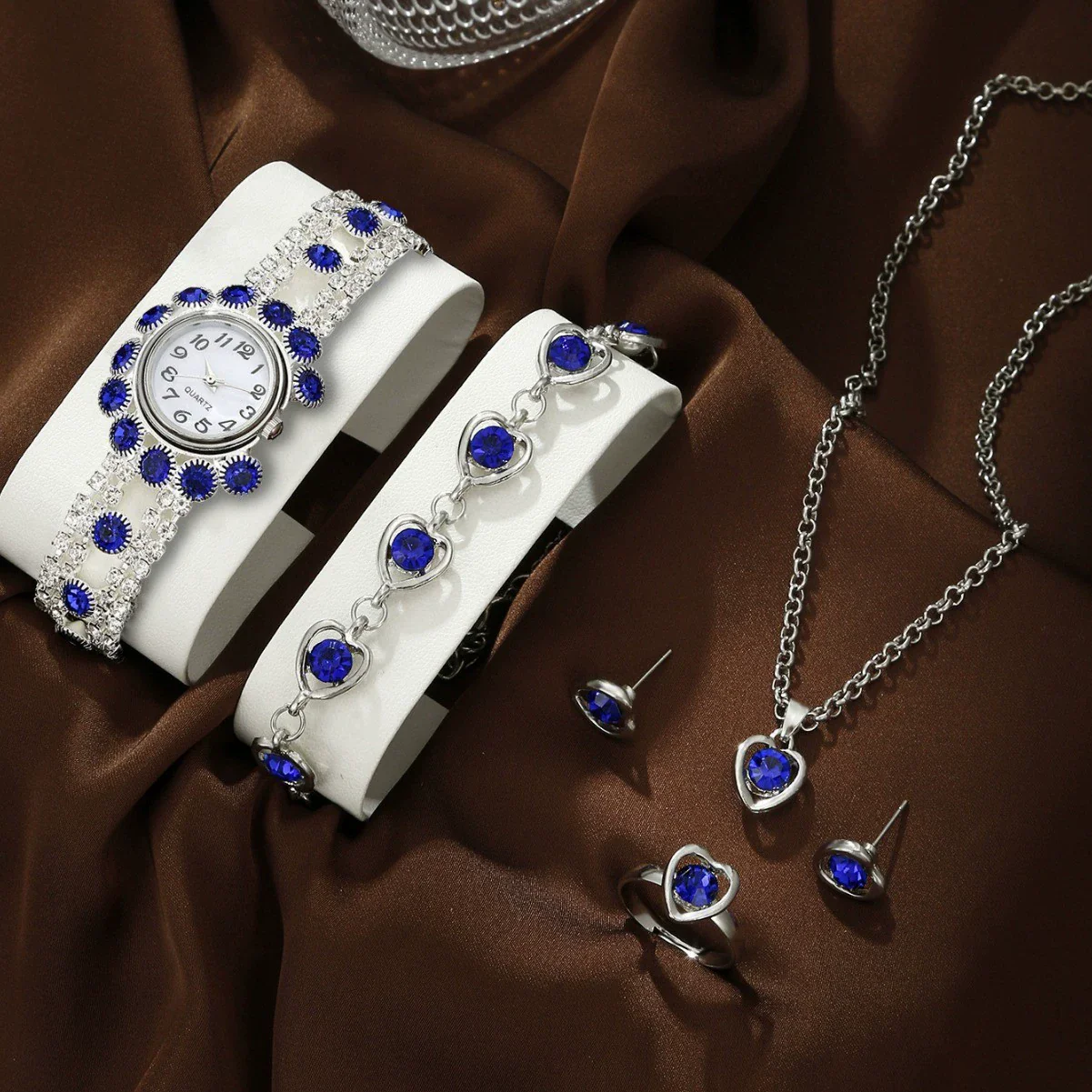 Women's Alloy Quartz Bracelet Watch With Round Dial And Diamondencrusted Fashion Design - Image 4