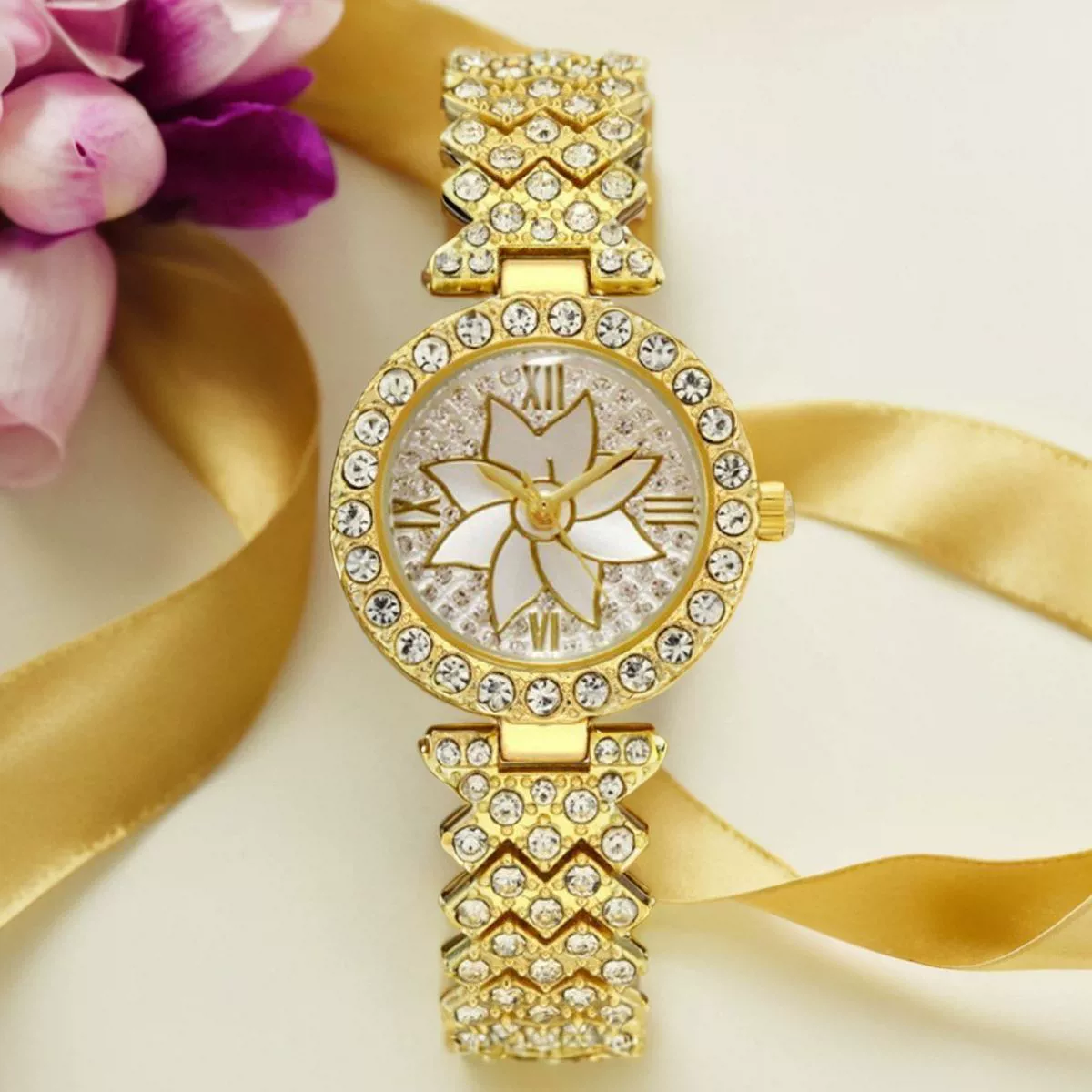 Women's Alloy Quartz Fashion Watch With Round Dial And Stainless Steel Clasp - Image 3