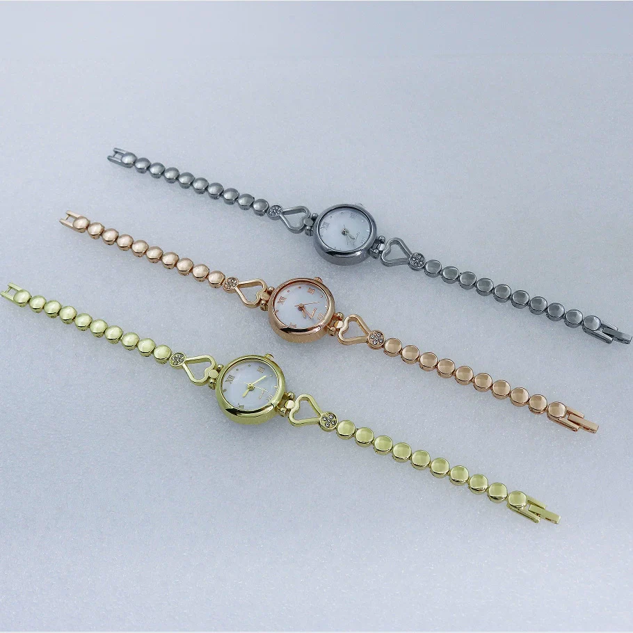 Women's Alloy Quartz Watch Round Dial Stainless Steel Buckle Mineral Reinforced Mirror - Image 3