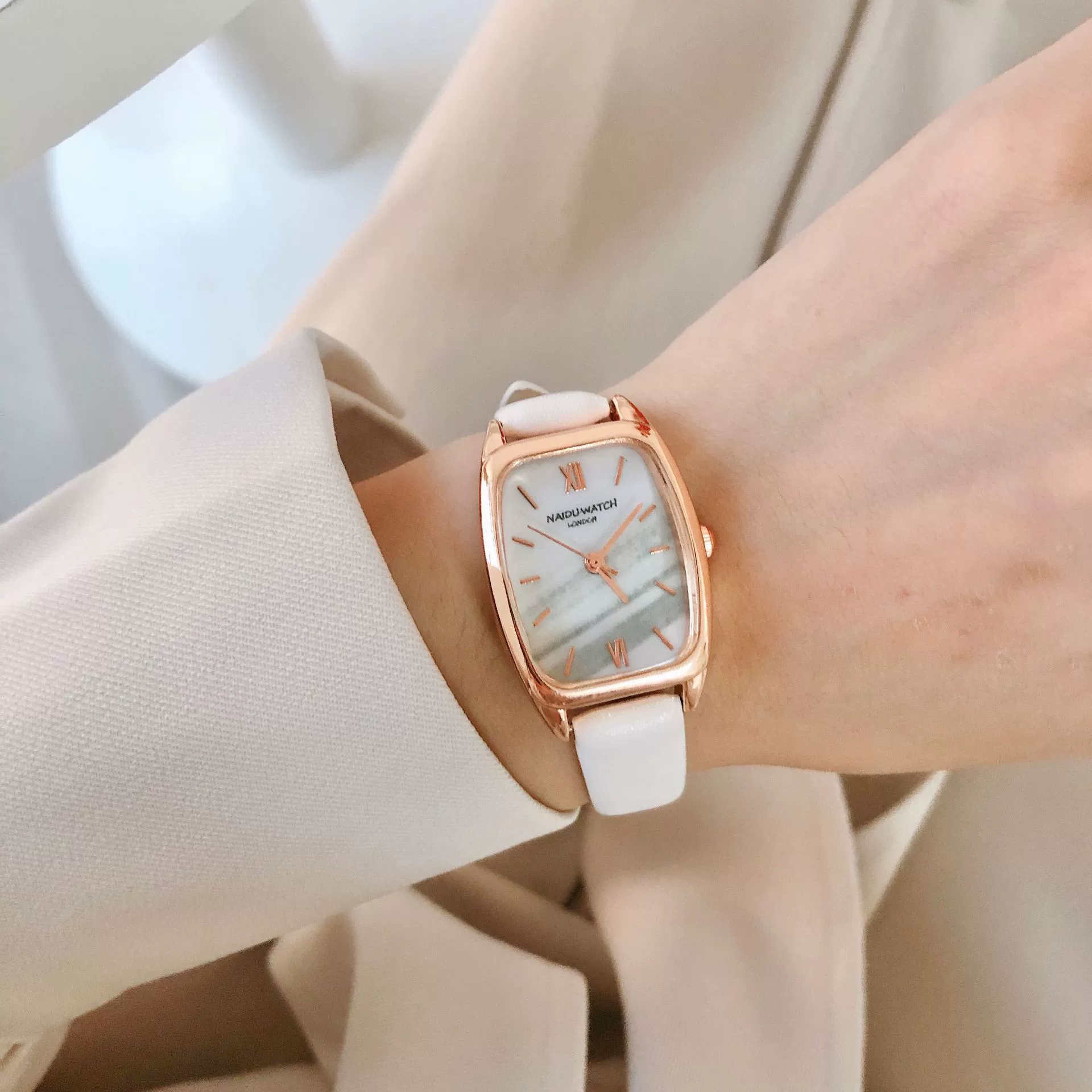 Women's Alloy Quartz Watch With Barrel Dial And Imitation Leather Strap Leisure Style - Image 6