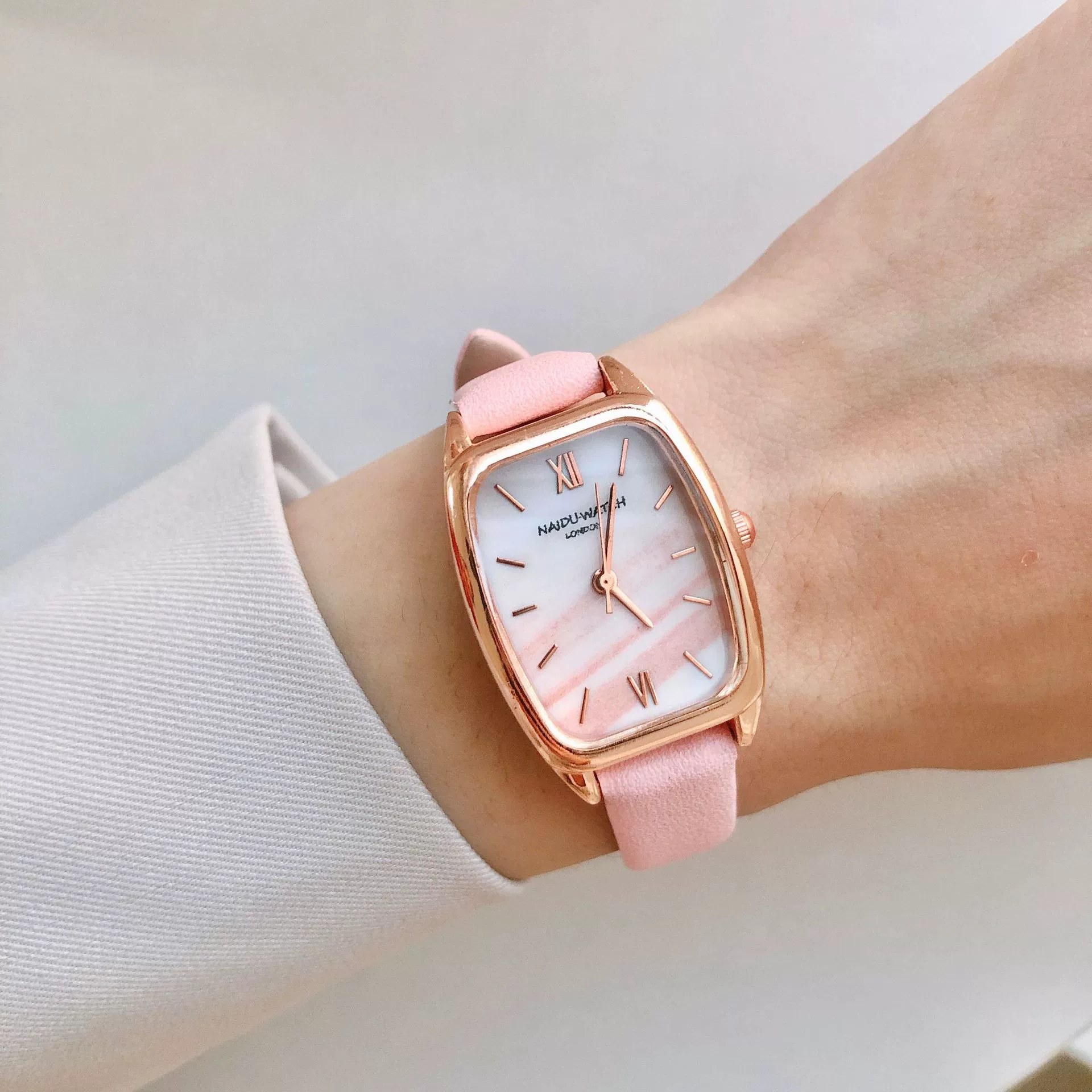 Women's Alloy Quartz Watch With Barrel Dial And Imitation Leather Strap Leisure Style - Image 8