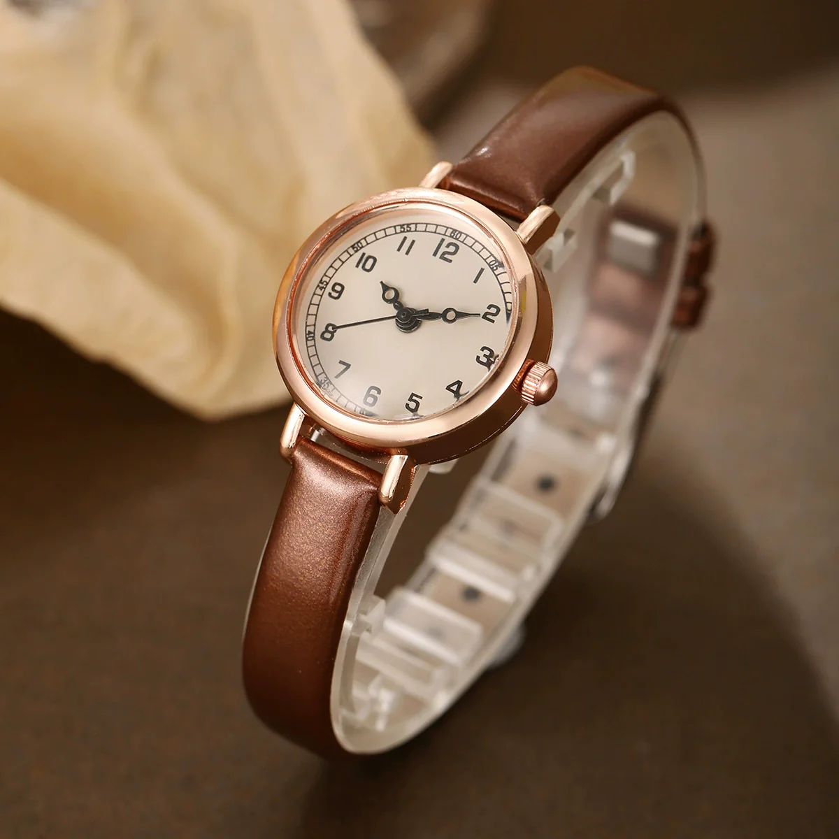 Women's Alloy Quartz Watch With Round Dial And Imitation Leather Strap Fashion Style - Image 3