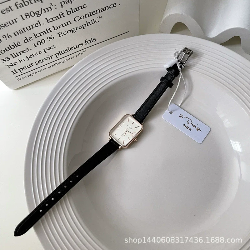 Women's Alloy Rectangular Quartz Watch Simple Retro And Fashionable Leisure Style - Image 7