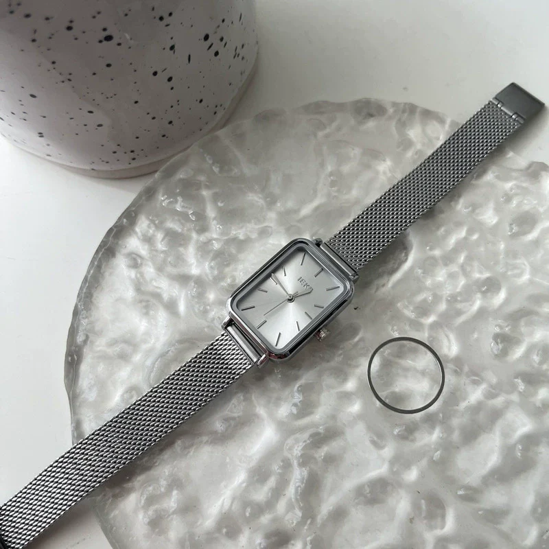 Women's Alloy Rectangular Stud Scale Quartz Watch Leisure Style - Image 3