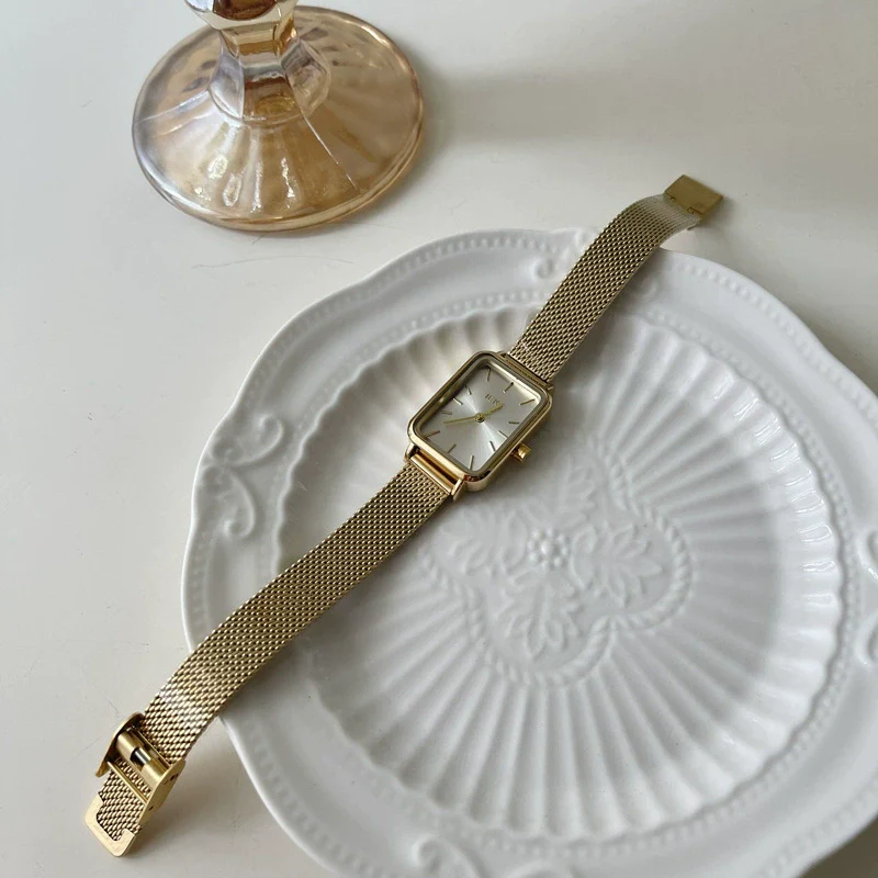 Women's Alloy Rectangular Stud Scale Quartz Watch Leisure Style - Image 4