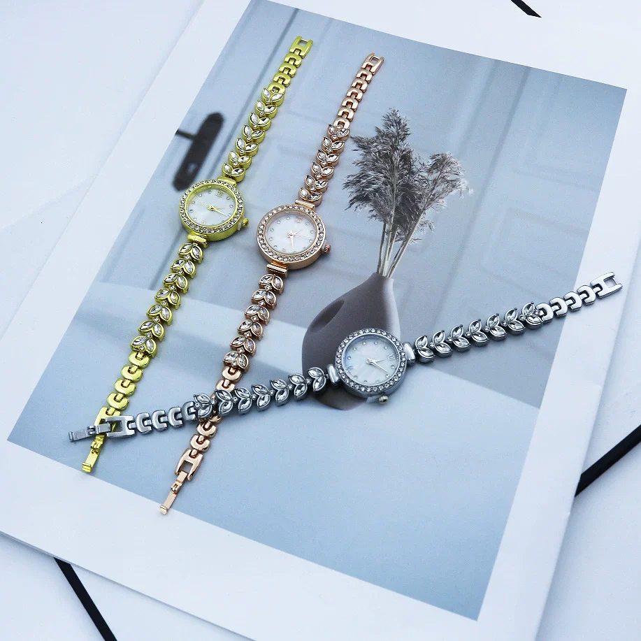 Women's Alloy Round Casual Quartz Bracelet Watch With Diamondencrusted And Spiral Crown - Image 2