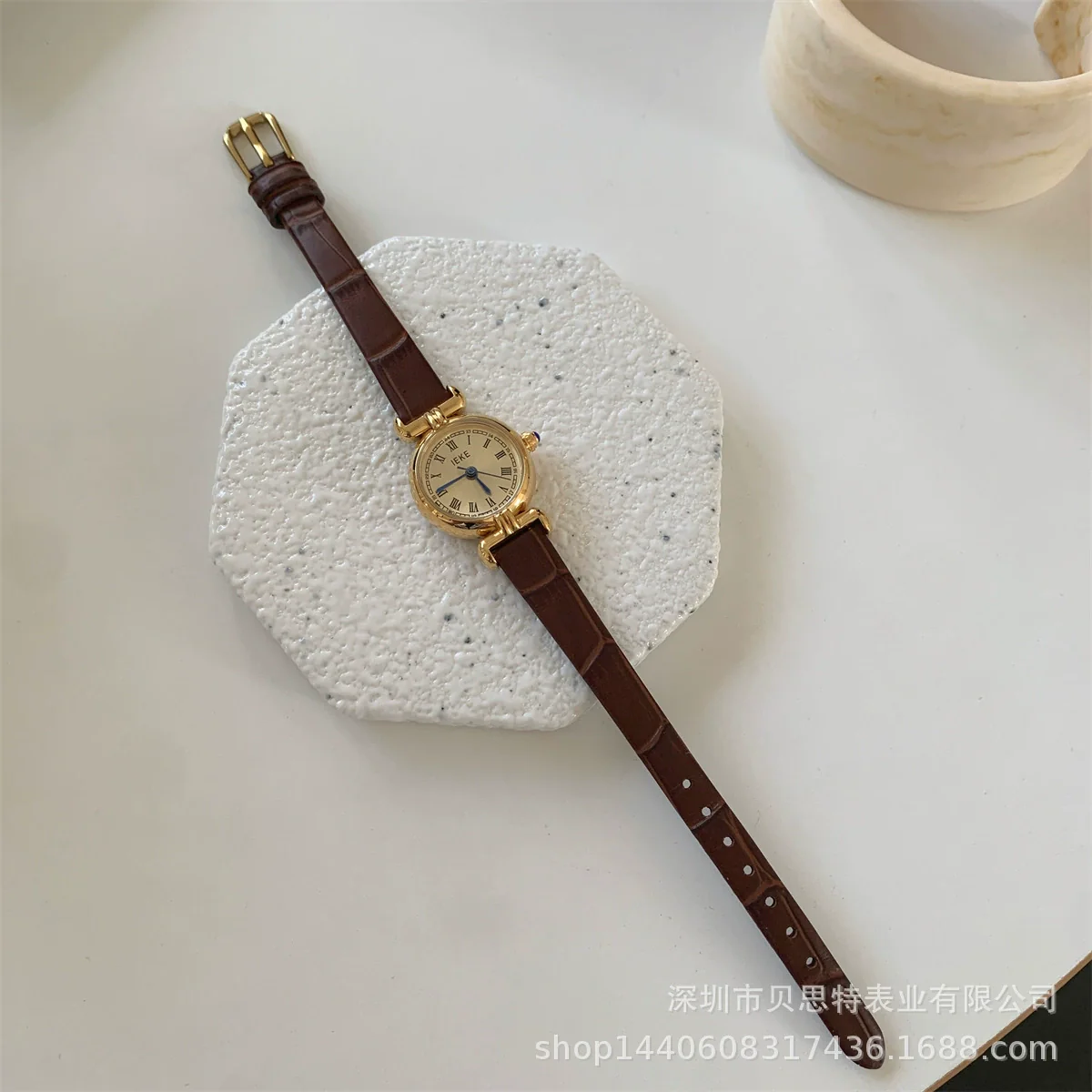 Women's Alloy Round Dial Mini Brown Watch With Printed Logo Pin Buckle Ordinary Glass Mirror Pointer Display Retro Style - Image 6