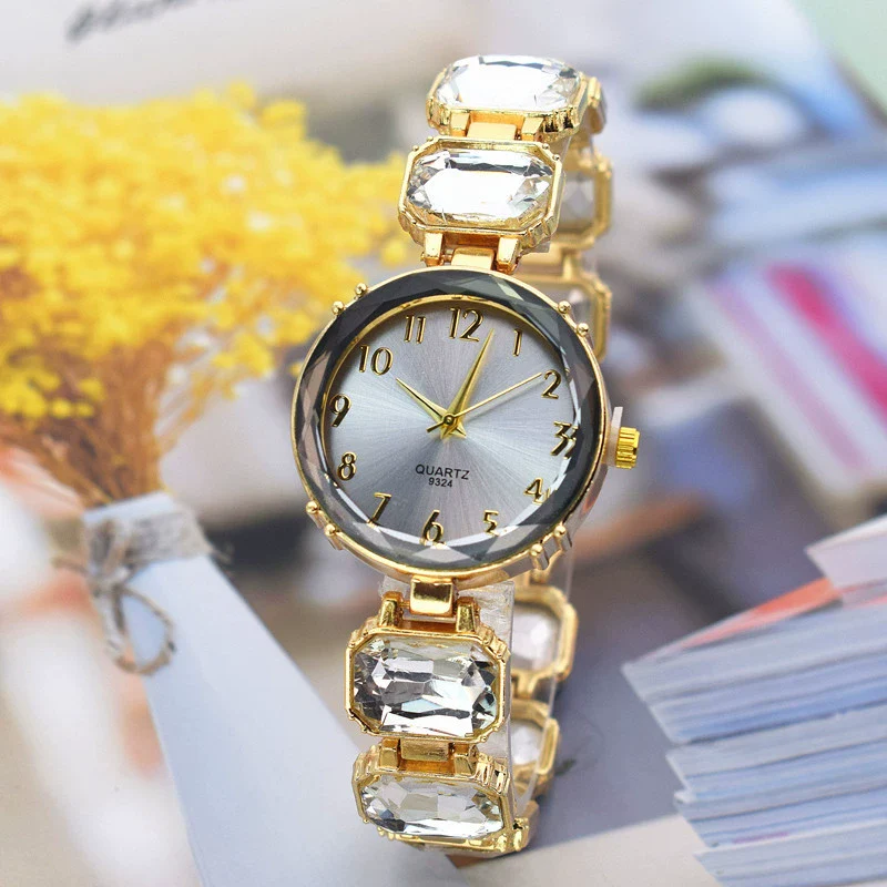 Women's Alloy Round Leisure Light Luxury Watch - Image 11