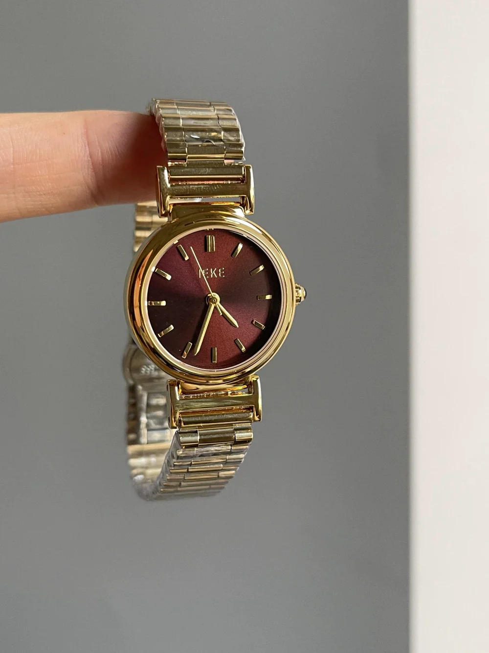 Women's Alloy Small Gold Medieval Style Watch - Image 11