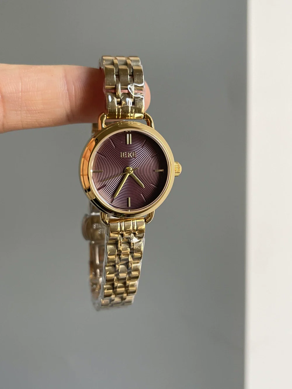 Women's Alloy Small Gold Medieval Style Watch - Image 12