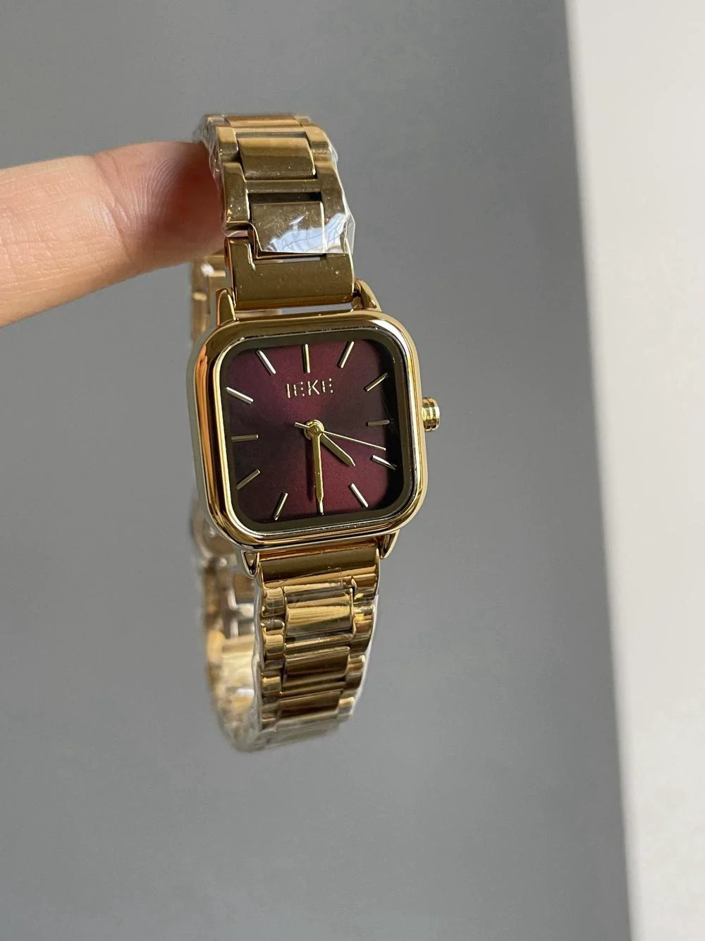 Women's Alloy Small Gold Medieval Style Watch - Image 13