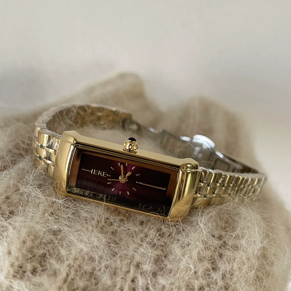 Women's Alloy Small Gold Medieval Style Watch - Image 3