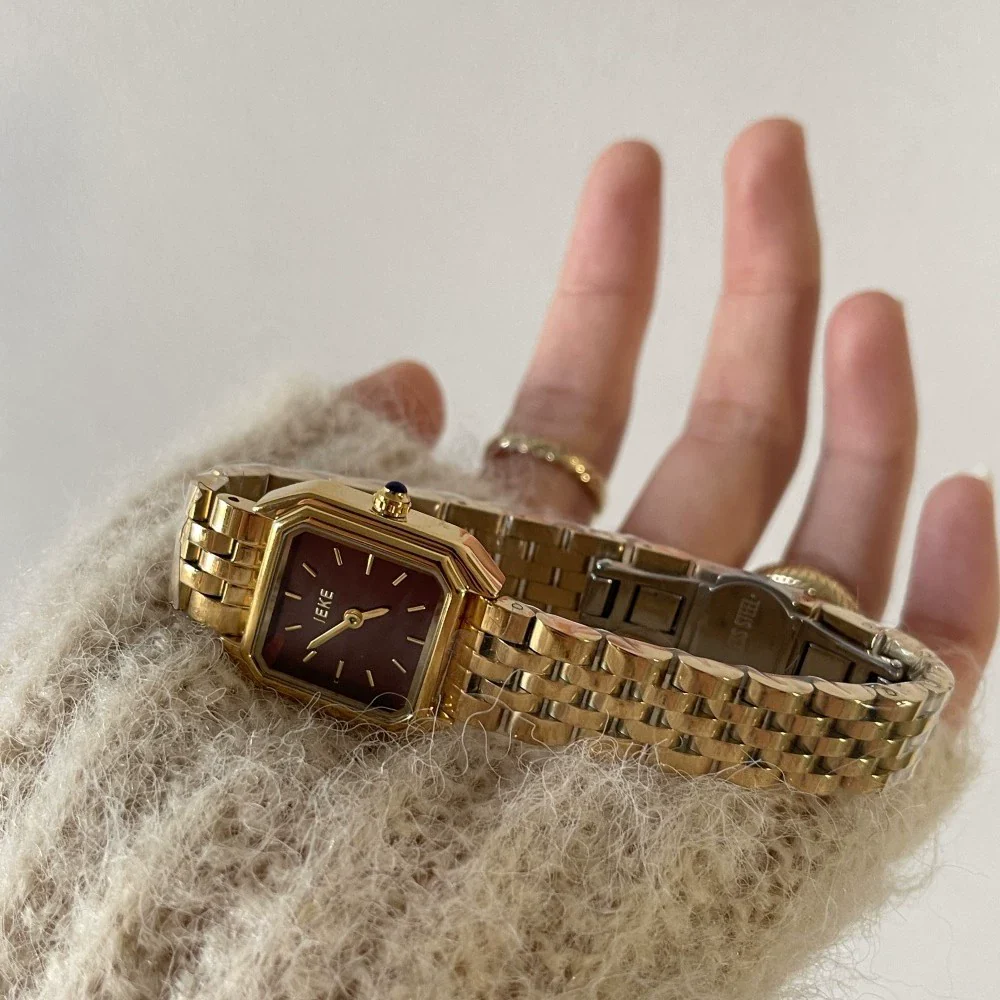 Women's Alloy Small Gold Medieval Style Watch - Image 5