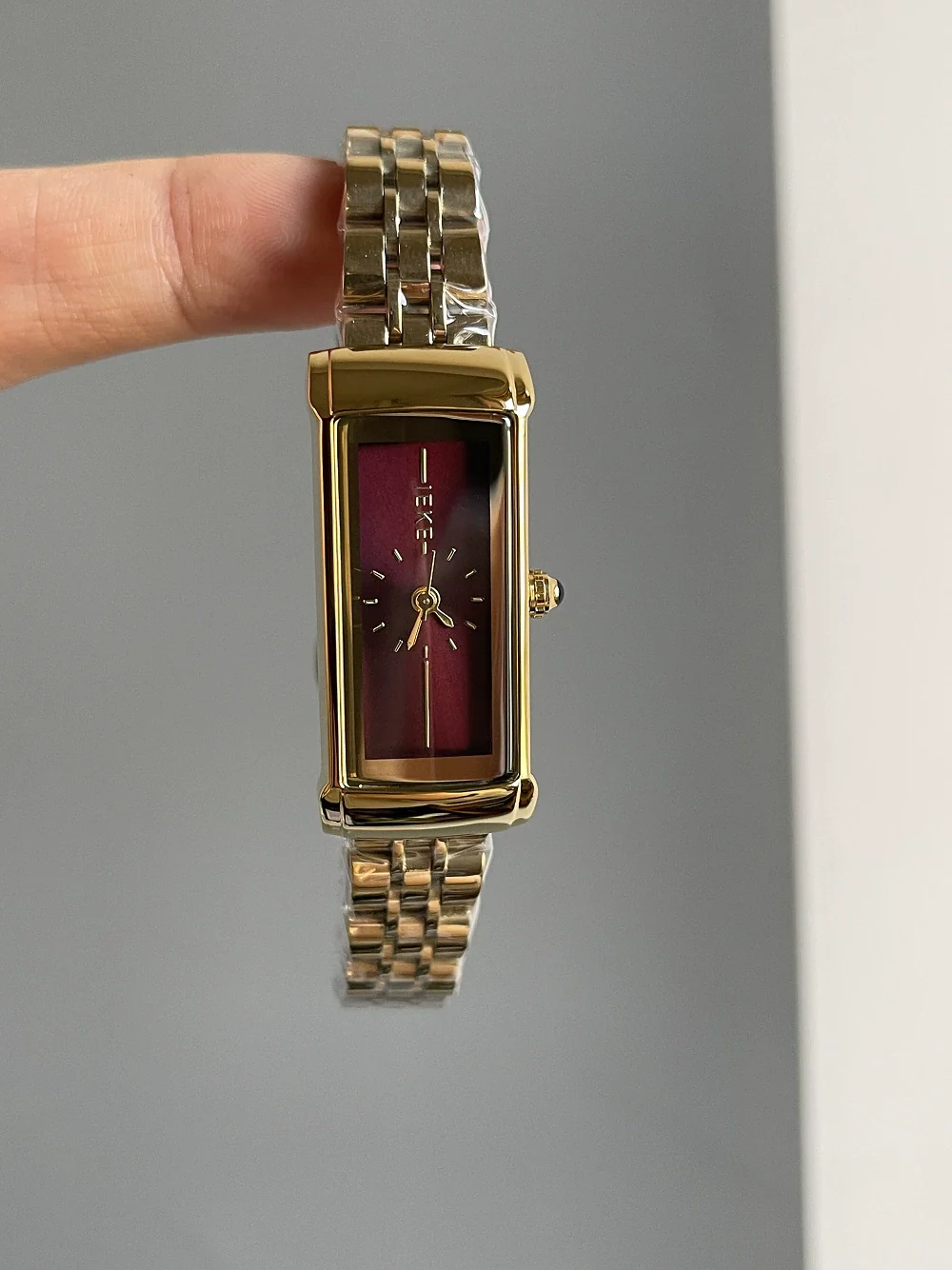 Women's Alloy Small Gold Medieval Style Watch - Image 6