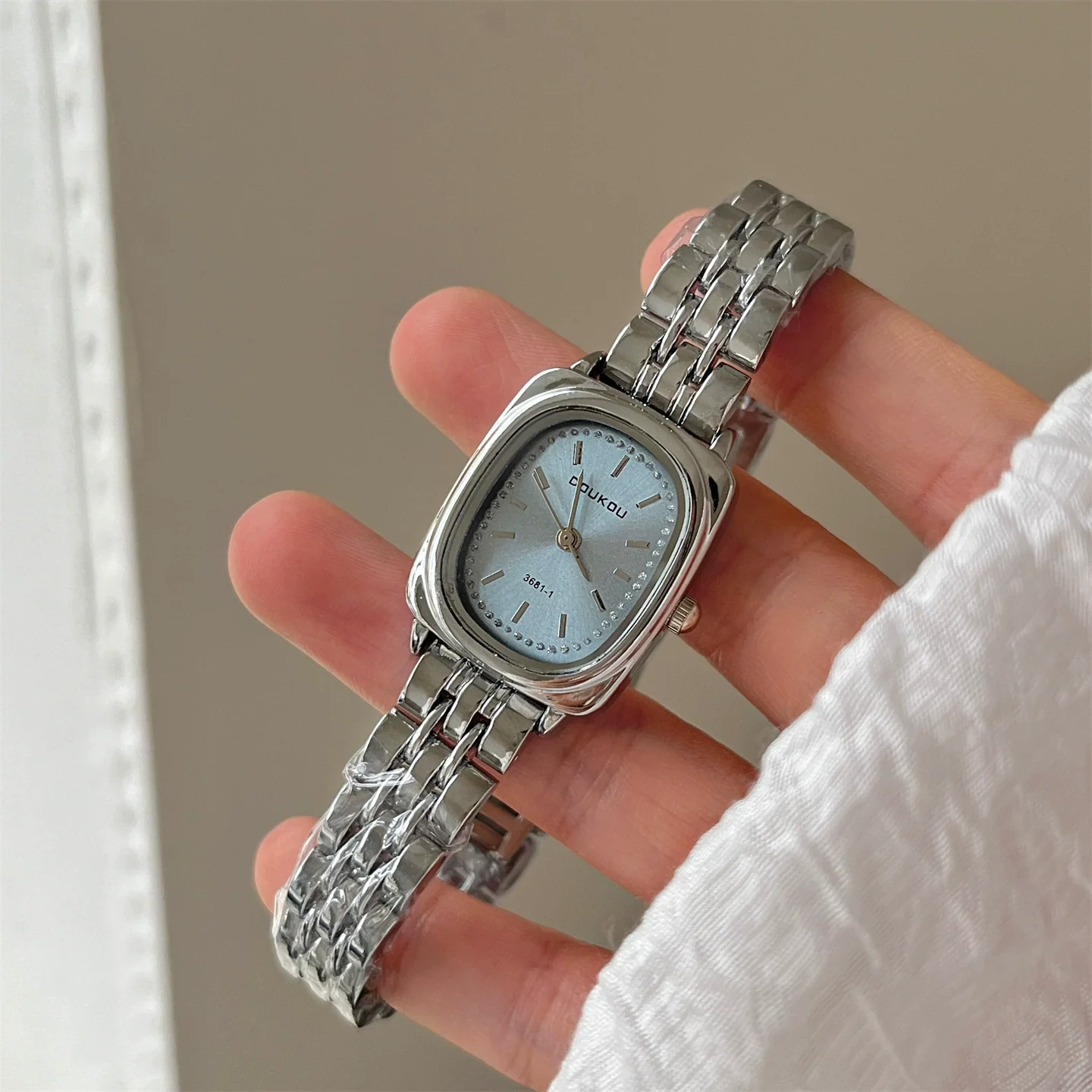 Women's Alloy Square And Round Dial Quartz Watch With Onion Crown And Steel Band - Image 2