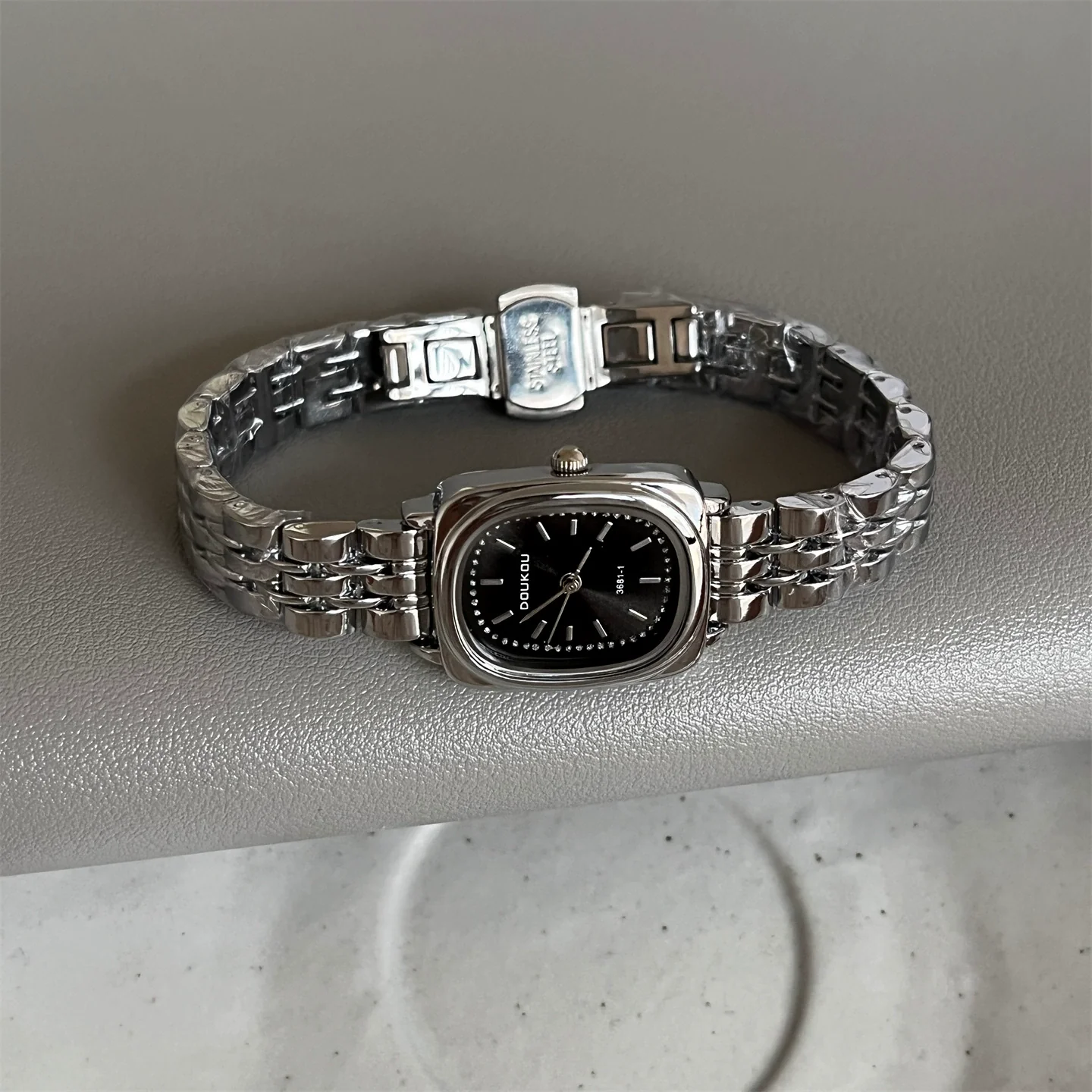Women's Alloy Square And Round Dial Quartz Watch With Onion Crown And Steel Band - Image 5