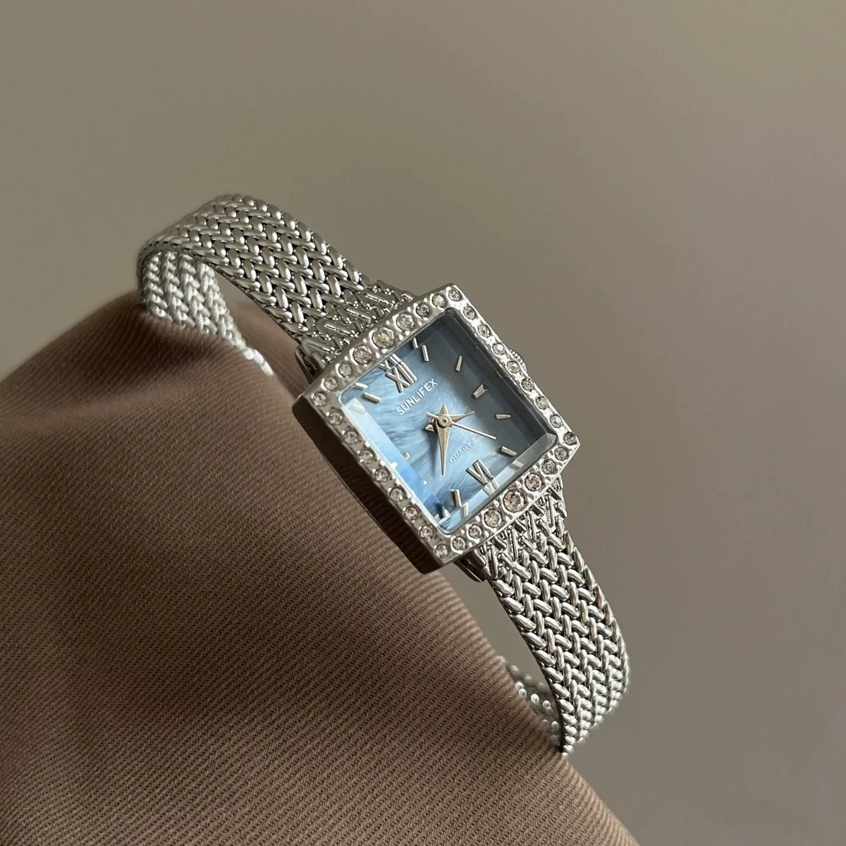 Women's Alloy Stainless Steel Square Dial Retro Luxury Watch