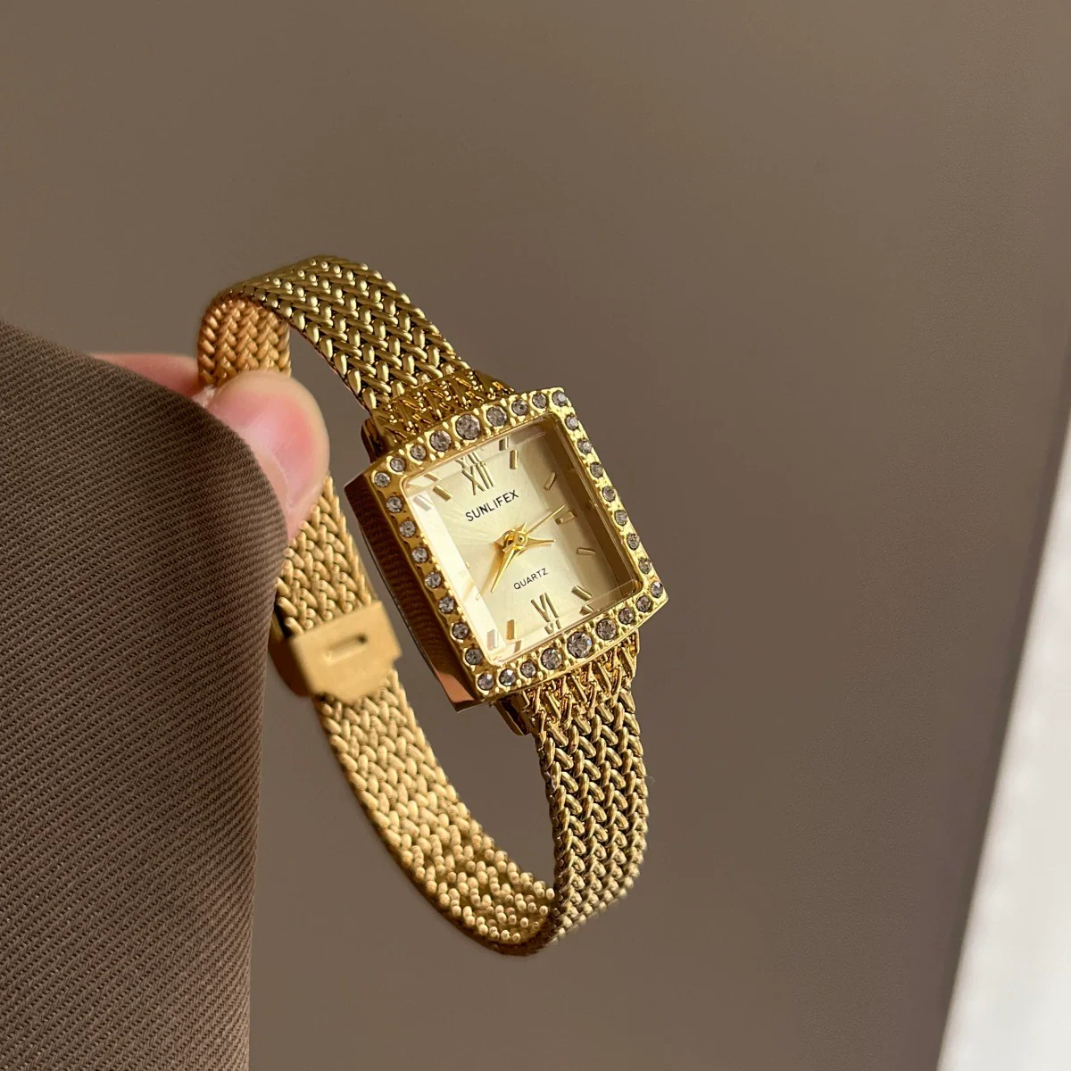 Women's Alloy Stainless Steel Square Dial Retro Luxury Watch - Image 3