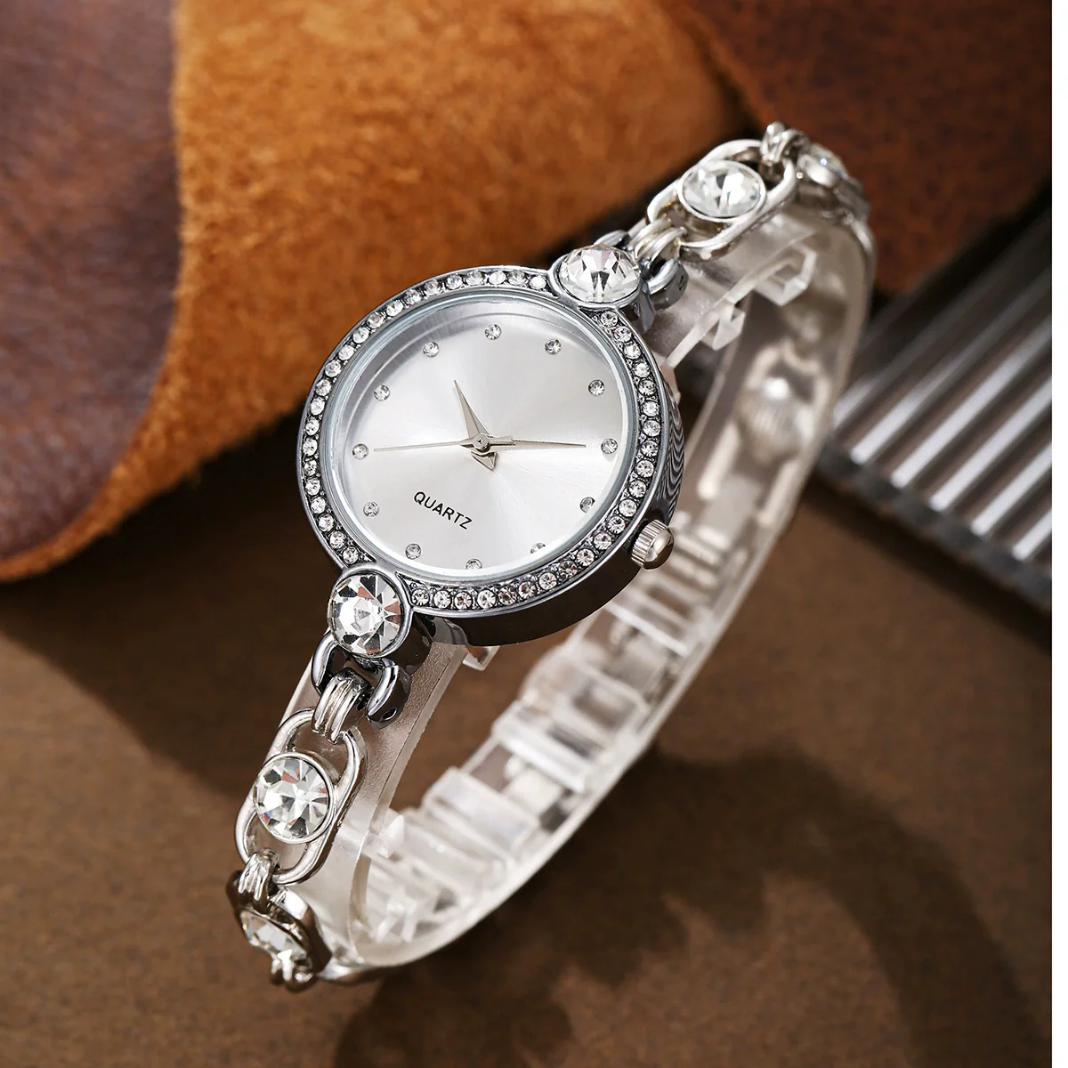 Women's Alloy Watch And Gemstone Bracelet With Round Dial And Horseshoe Buckle Leisure Style - Image 2