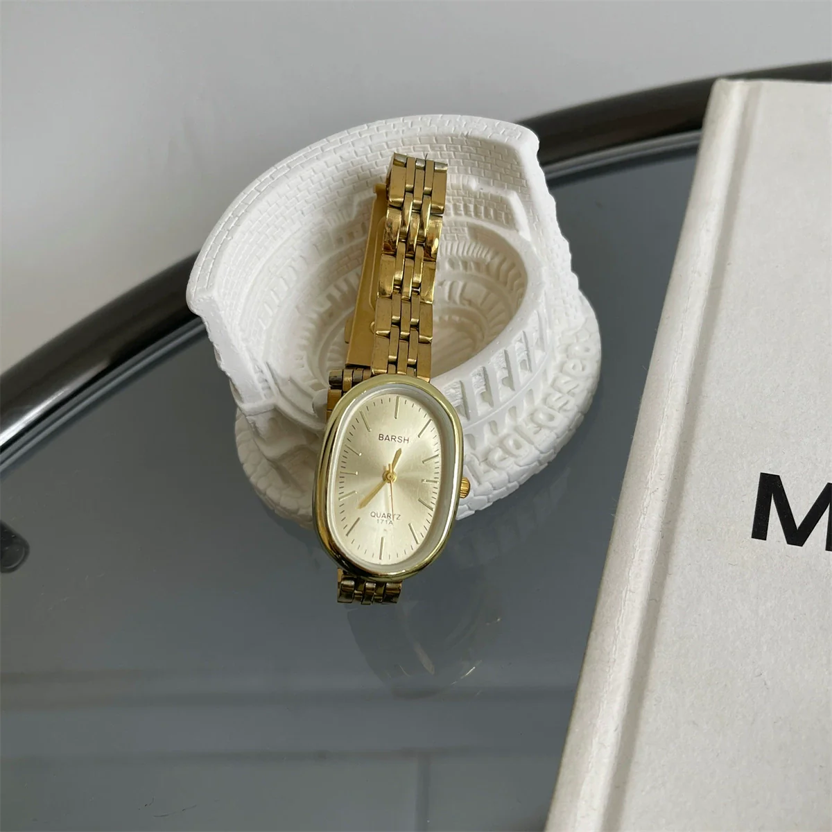 Women's Alloy Watch With Rose Gold Buckle Round Dial And Onion Crown Simple Elegant Retro Leisure Style