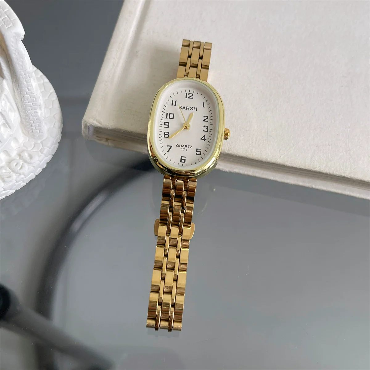 Women's Alloy Watch With Rose Gold Buckle Round Dial And Onion Crown Simple Elegant Retro Leisure Style - Image 2