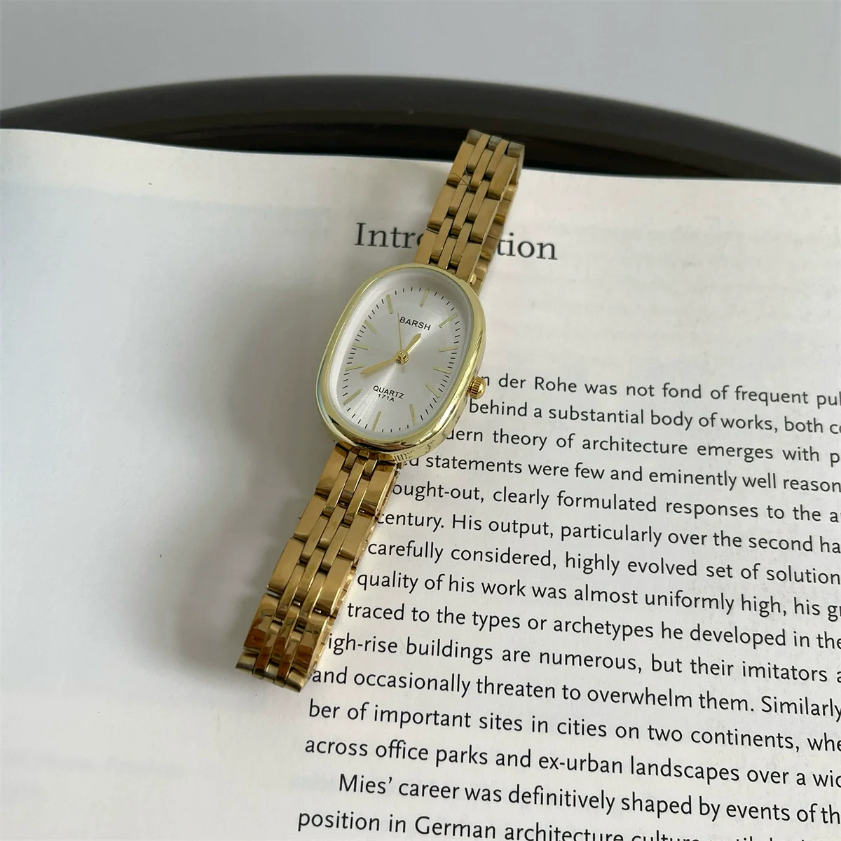 Women's Alloy Watch With Rose Gold Buckle Round Dial And Onion Crown Simple Elegant Retro Leisure Style - Image 6