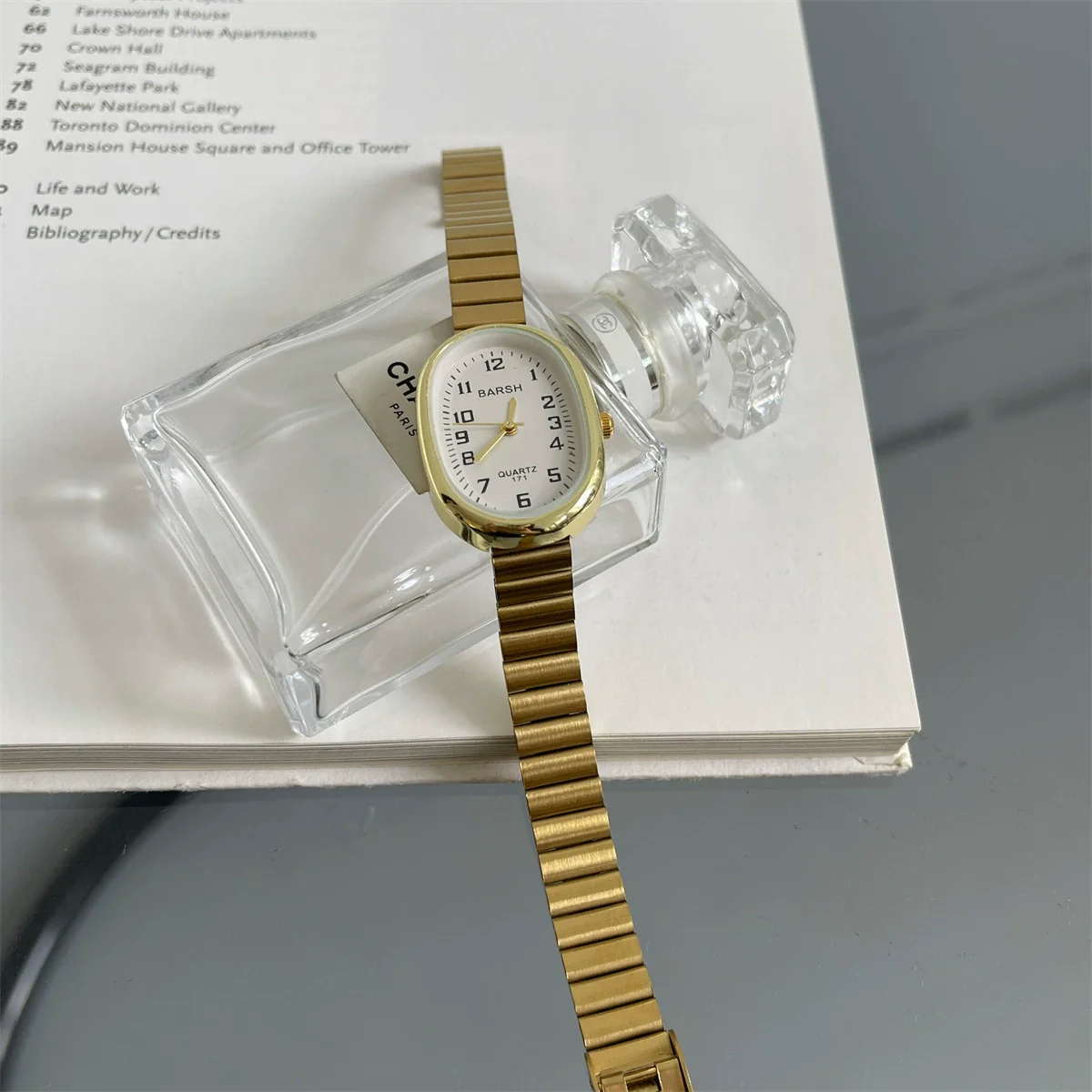 Women's Alloy Watch With Rose Gold Buckle Round Dial And Onion Crown Simple Elegant Retro Leisure Style - Image 7