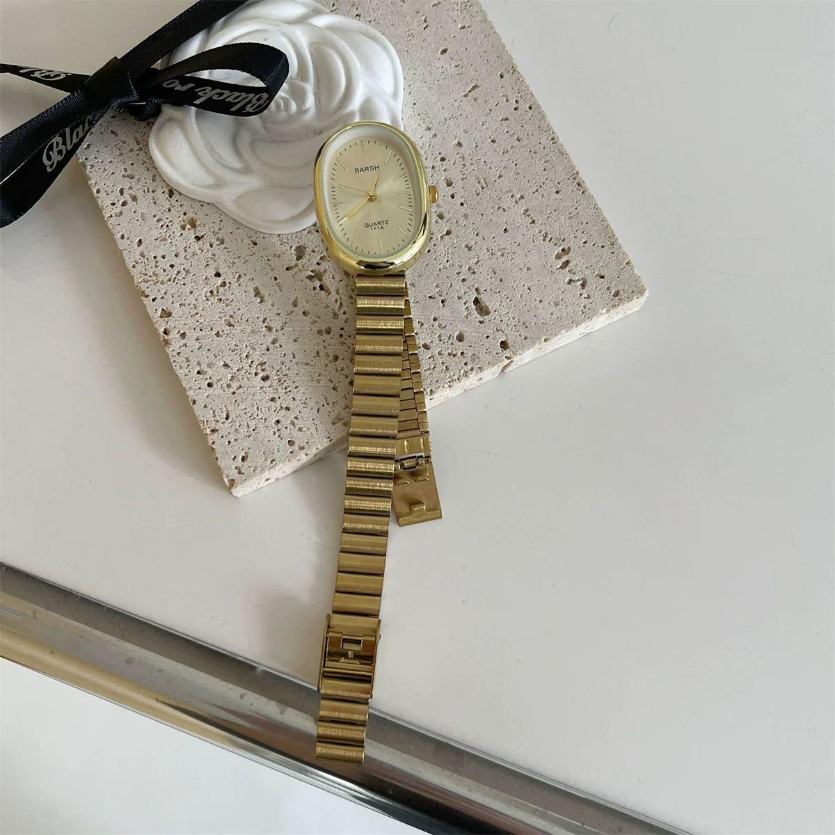 Women's Alloy Watch With Rose Gold Buckle Round Dial And Onion Crown Simple Elegant Retro Leisure Style - Image 8