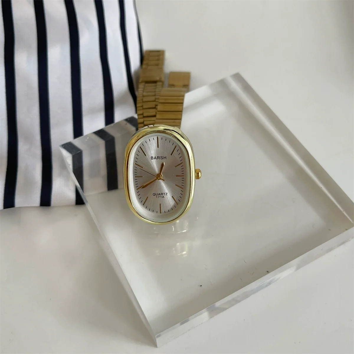 Women's Alloy Watch With Rose Gold Buckle Round Dial And Onion Crown Simple Elegant Retro Leisure Style - Image 9