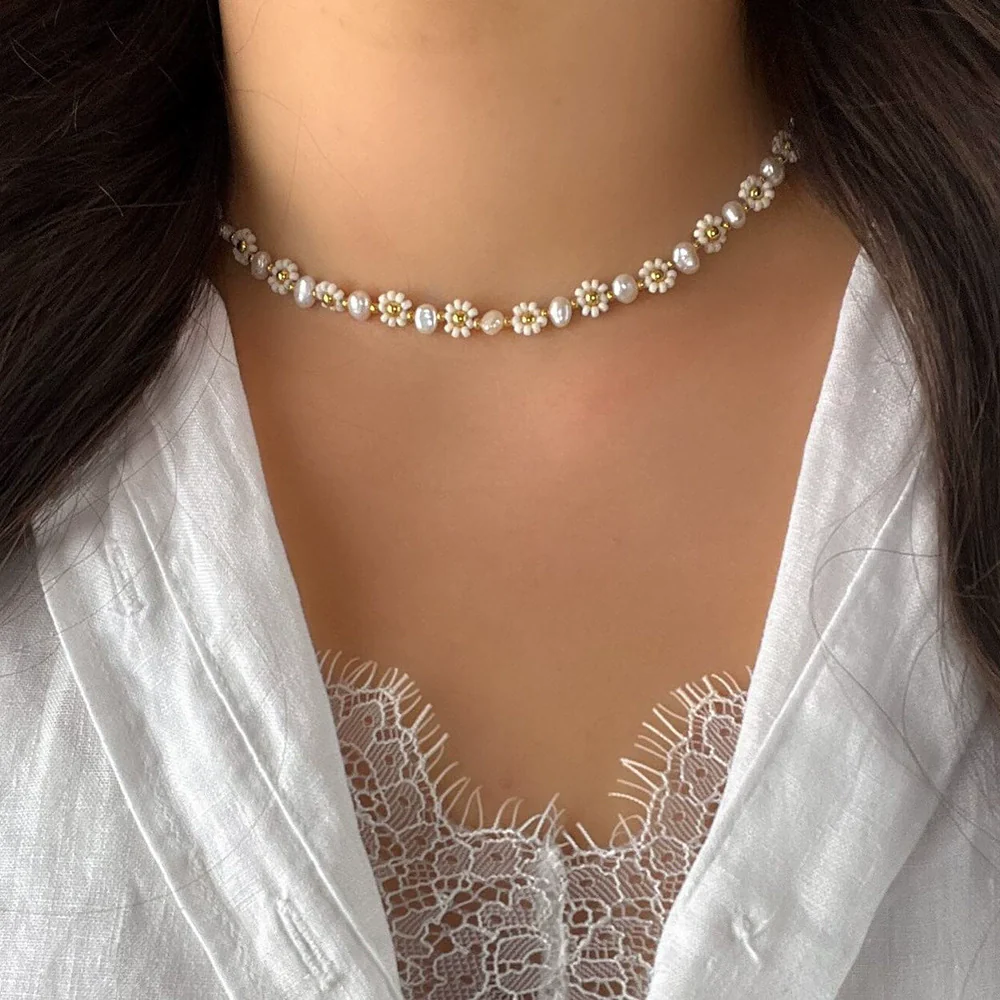 Women's Baroque Natural Pearl And Organic Glass Daisy Flower Handwoven Clavicle Chain With Geometric Styling - Image 2