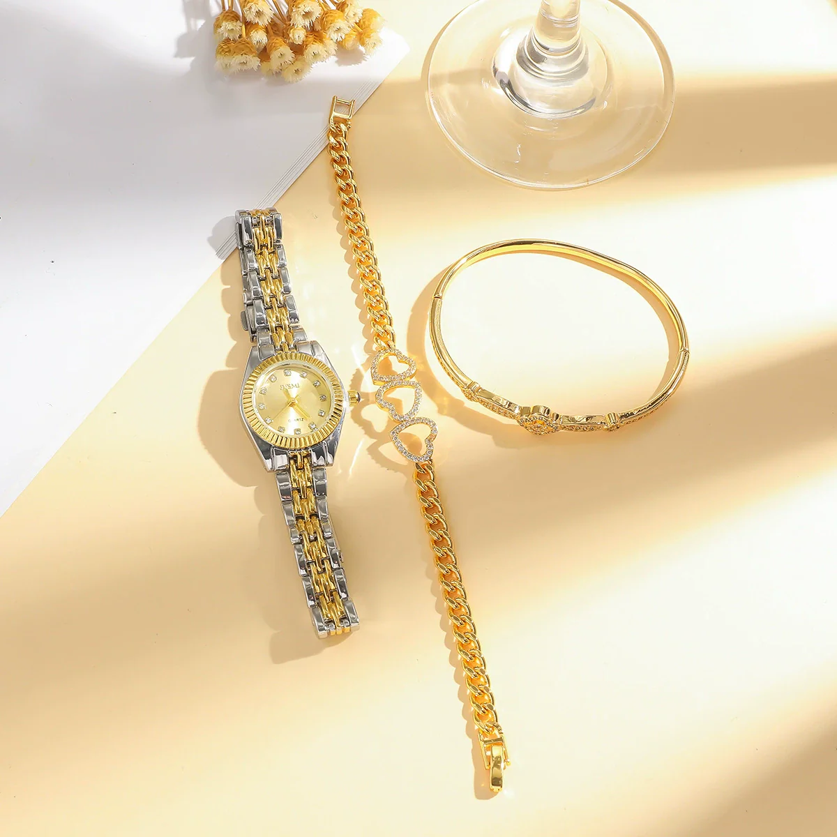 Women's Casual Alloy And Stainless Steel Round And Rectangular Quartz Watch With Fourleaf Clover Design And Diamond Bracelet - Image 4