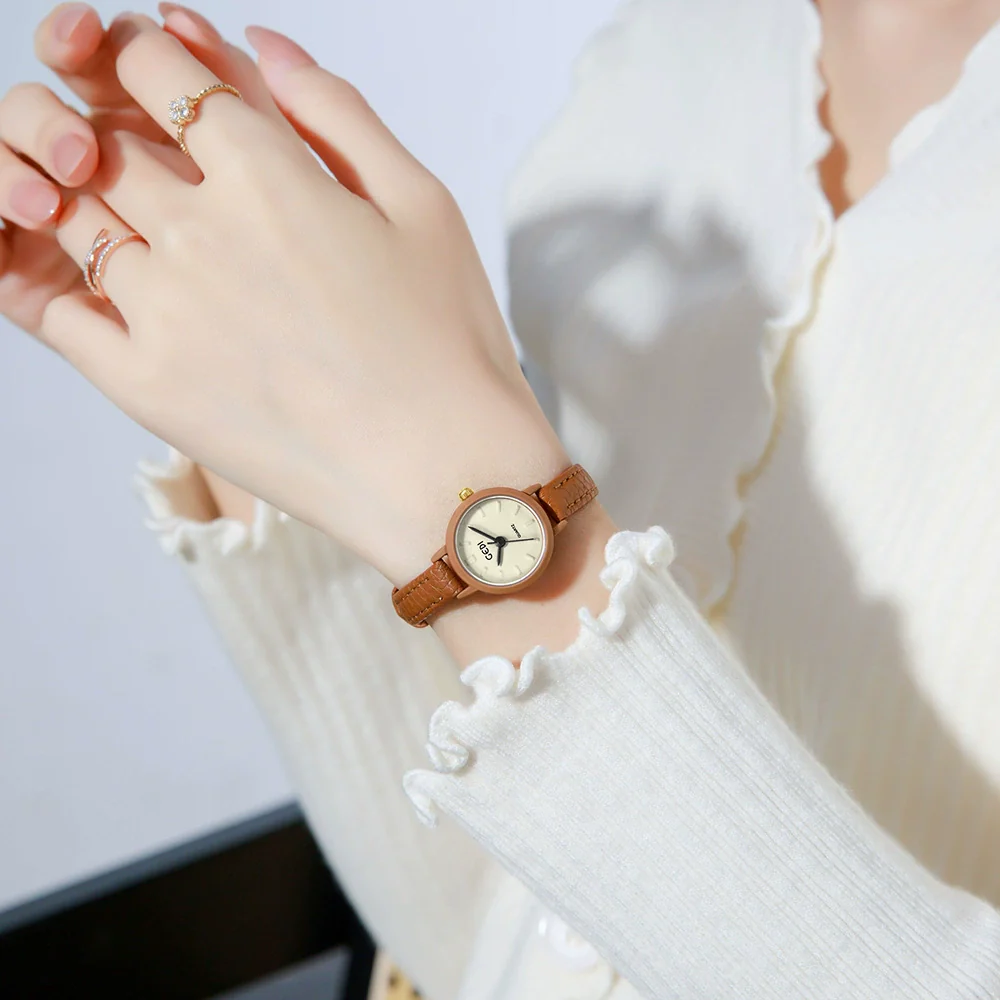 Women's Casual Alloy Case Mineral Reinforced Glass Mirror Stainless Steel Buckle Round Dial Waterproof Quartz Watch