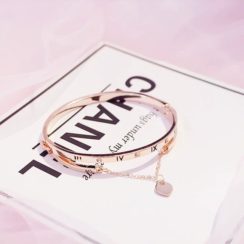 Women's Casual Fashion Alloy Imitation Leather Strap Round Dial Quartz Watch - Image 10