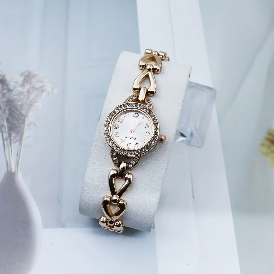 Women's Casual Fashion Quartz Watch With Alloy Case And Strap Round Dial - Image 4
