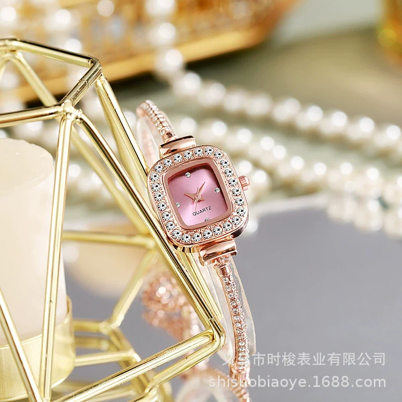 Women's Casual Fashion Square Alloy Watch With Diamondencrusted - Image 9