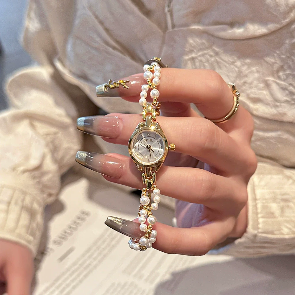 Women's Casual Mini Round Alloy Case And Strap Quartz Watch With Printed Logo - Image 2