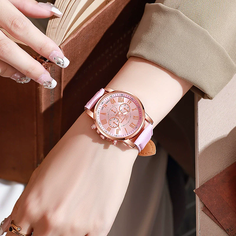 Women's Casual Plastic Case Imitation Leather Belt Round Dial Quartz Watch - Image 3