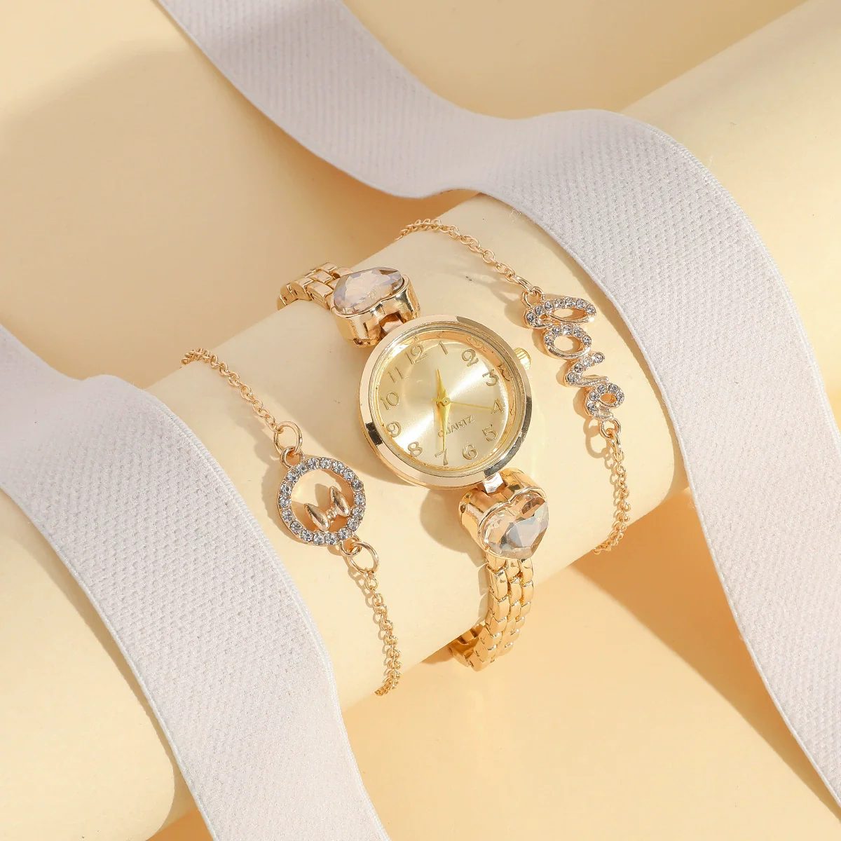 Women's Casual Quartz Watch With Round Heartshaped Gemstone And Steel Band Made Of Zinc Alloy And Alloy