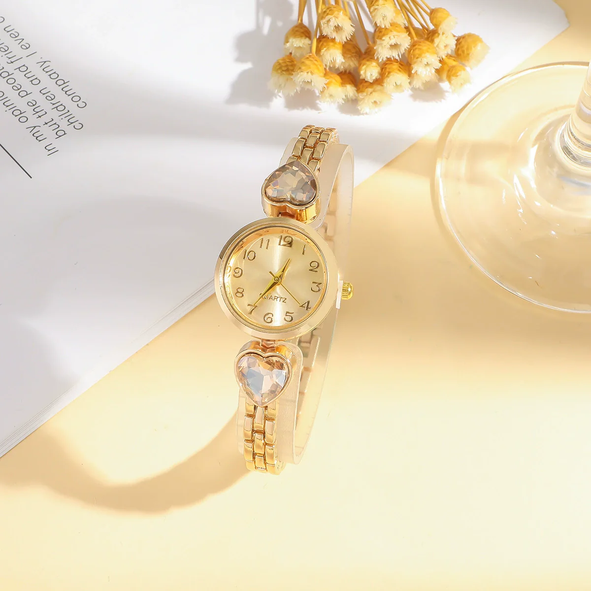 Women's Casual Quartz Watch With Round Heartshaped Gemstone And Steel Band Made Of Zinc Alloy And Alloy - Image 3